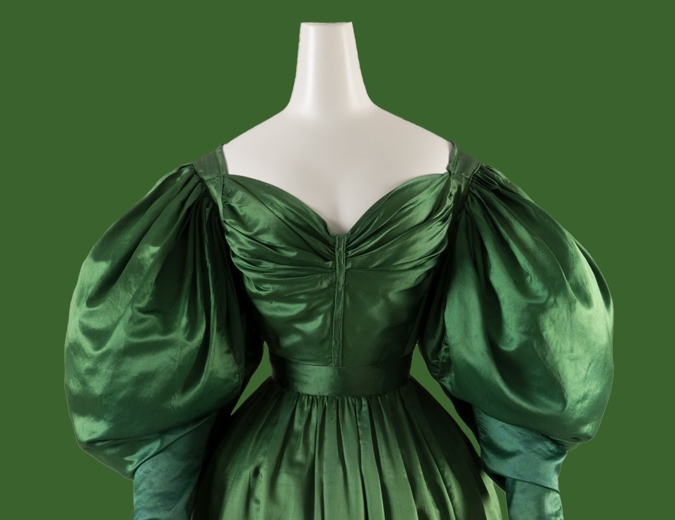 A Guide to Trendsetting Blouse Designs for Every Occasion